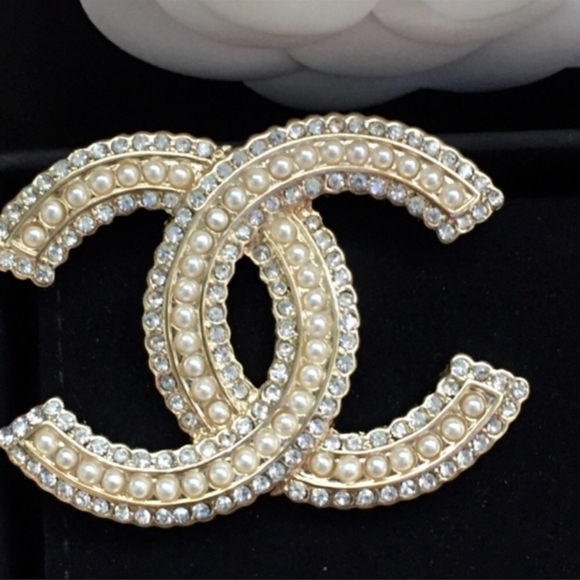 Authentic Chanel Elegant Gold and Pearl Brooch - Picture 1 of 4